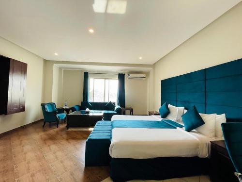 Ένα ή περισσότερα κρεβάτια σε δωμάτιο στο Grand Regency