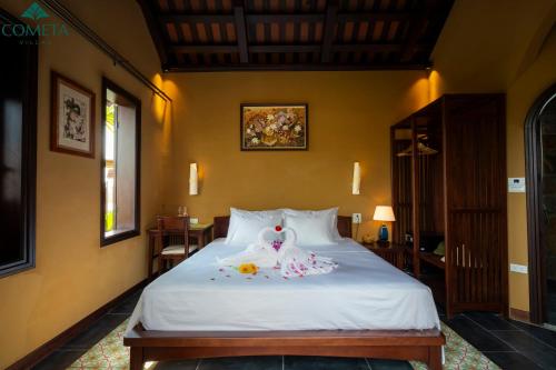 Postel nebo postele na pokoji v ubytování Cometa Villas Ninh Binh