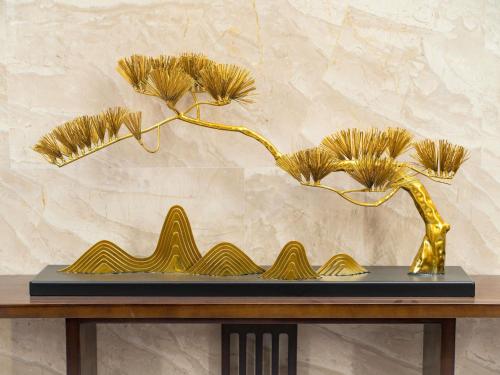 a metal sculpture of a plant on a table at Novotel Changsha International Exhibition Center in Changsha