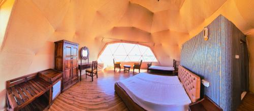 a bedroom with two beds and a table and chairs at Crystal Resort in Sām