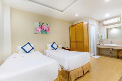 Кровать или кровати в номере Blue Diamond Airport Hotel