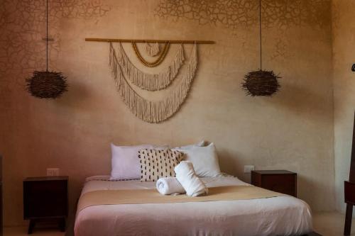 Colonial Downtown Room 10にあるベッド