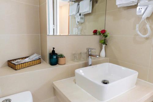 Ванная комната в Blue Diamond Airport Hotel
