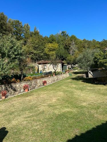 a garden with a stone wall and some plants at Casetta Girasole - Monterchi in Monterchi