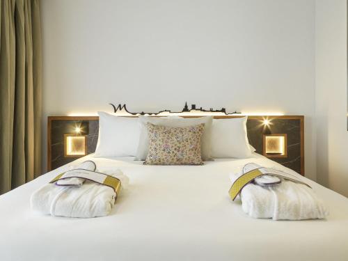 Ein Bett oder Betten in einem Zimmer der Unterkunft Mercure Avignon Gare TGV