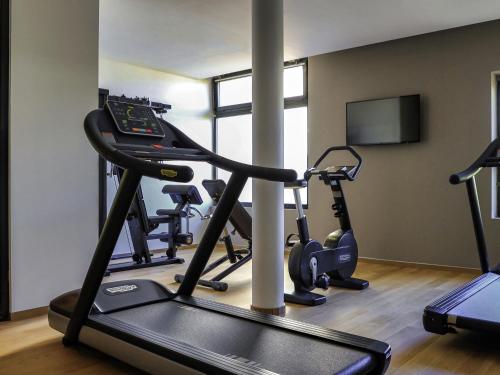 Das Fitnesscenter und/oder die Fitnesseinrichtungen in der Unterkunft Mercure Avignon Gare TGV