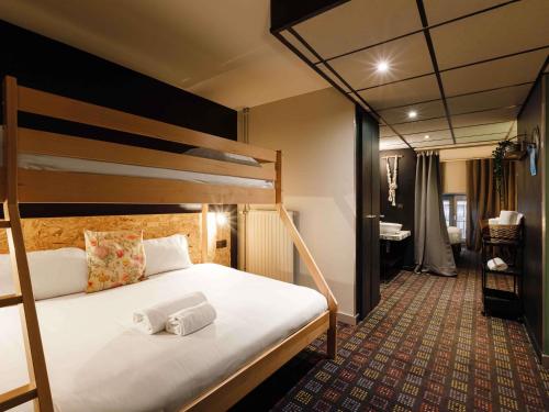a bedroom with a bunk bed with two towels on it at Greet Hotel Lyon Confluence in Lyon