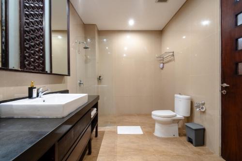 Bilik mandi di djabu Seminyak Hotel
