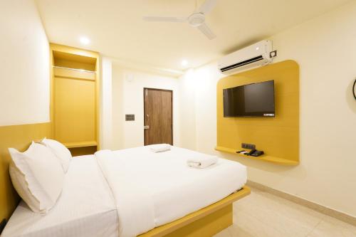 TV o dispositivi per l'intrattenimento presso Stayz Royale Hyderabad - Near LB Nagar Metro