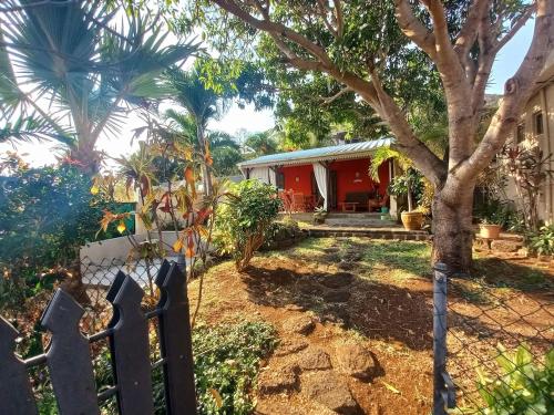 a house with a fence in front of it at La Casepoz Bungalow studio in Tamarin