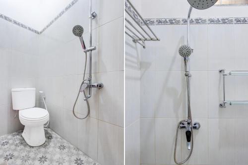 a bathroom with a shower and a toilet at SPOT ON Podomoro Homestay in Yogyakarta