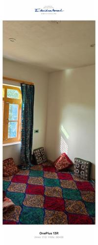 Postel nebo postele na pokoji v ubytování Sun Shine Guest House Baderkote Gulmarg