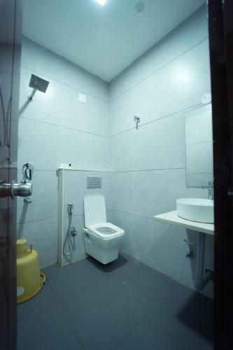 Un baño de GLN Residency Pure Veg