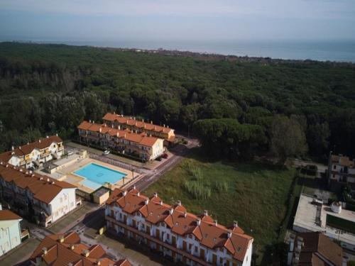 an aerial view of a house with a swimming pool at Homely flat with pool-Beahost in Rosapineta