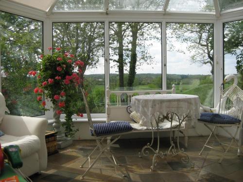 A seating area at Folly Studio Bed and Breakfast