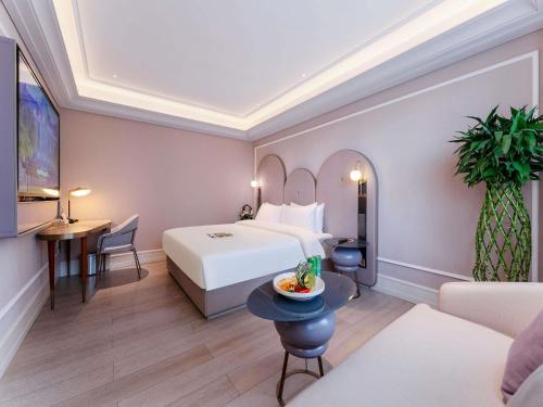Mercure Shenzhen Nanshanにあるベッド