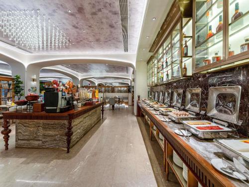 Mercure Shenzhen Nanshanにあるレストランまたは飲食店