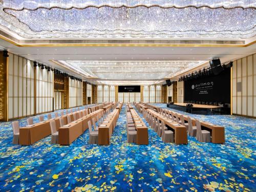 a large room with rows of chairs and a stage at Pullman Foshan Shunde-Canton Fair Shuttle Bus at Extra RMB100 per Person Daily in Shunde