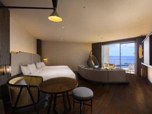 Postel nebo postele na pokoji v ubytování Okinawa Prince Hotel Ocean View Ginowan