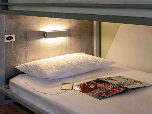 Ένα ή περισσότερα κρεβάτια σε δωμάτιο στο ibis Budget Cognac