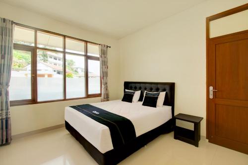 Fotografie z fotogalerie ubytování OYO 94582 Villa Beringin Puncak v destinaci Bogor