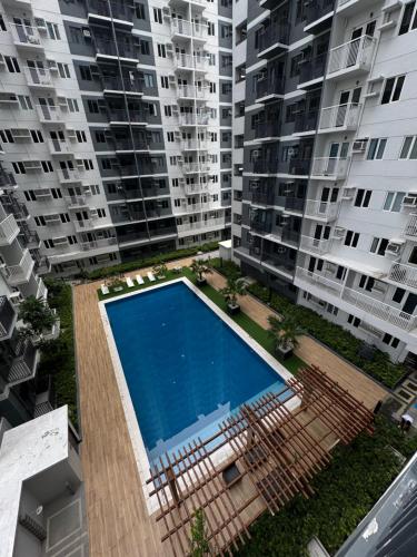 Hồ bơi trong/gần Cozy Camel Condo