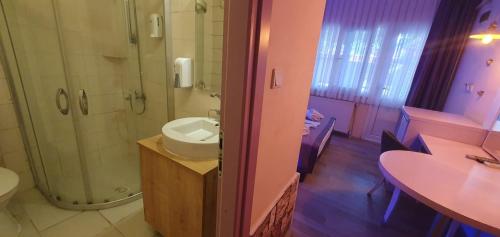 Ένα μπάνιο στο Akçay Yavuz Otel