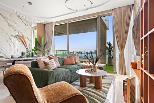 FIRST CLASS 4BR Elegant Beach House Retreat