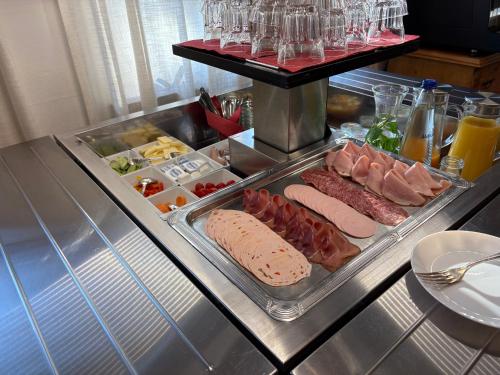 Comida en o cerca de este hotel