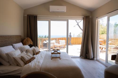 Khu vực ghế ngồi tại Luxury Boutique Jacuzzi Chalet