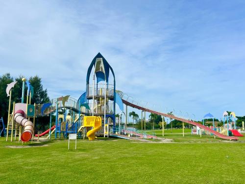 a playground with a slide and a roller coaster at 女性専用ゲストハウス与那原 in Yonabaru