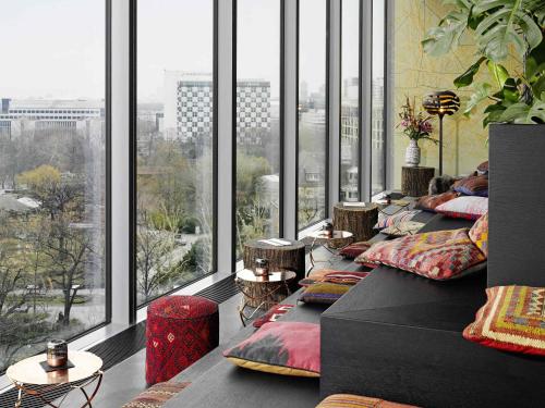 Posezení v ubytování 25hours Hotel Bikini Berlin