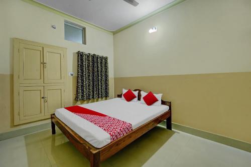 Katil atau katil-katil dalam bilik di HOTEL SHIV TRIPTI AND BANQUET HALL