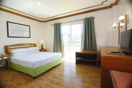 Cama o camas de una habitación en Ridgewood Hotel Baguio near The Mansion