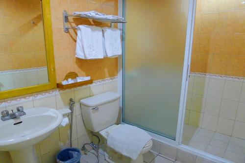 Un baño de Ridgewood Hotel Baguio near The Mansion