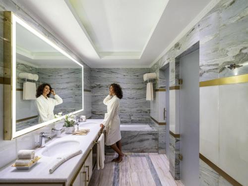 Bilik mandi di Pullman Dubai Downtown