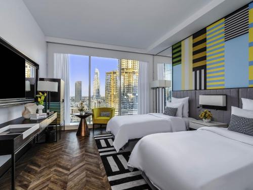 Katil atau katil-katil dalam bilik di Pullman Dubai Downtown