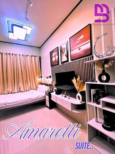 Zimmer mit einem Bett und einem TV. in der Unterkunft SWEET MEMORIES CONDOTEL at THE SYMPHONY TOWERS QC in Manila