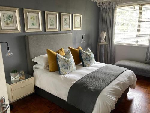 En eller flere senge i et værelse på Bazley Heights