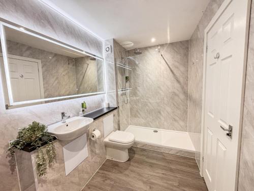 Ivy Bush Royal Hotel by Compass Hospitalityにあるバスルーム