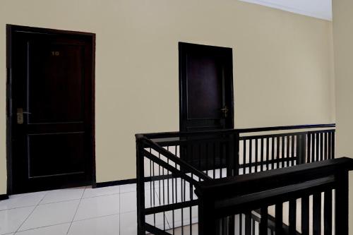 Фотография из галереи OYO 94665 Movil Homestay Syariah в Сурабае