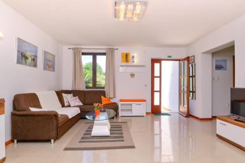 a living room with a couch and a table at Apartman Mirjana 1 in Mali Lošinj