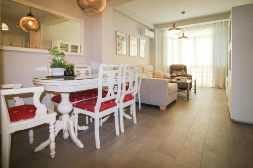 Encanto y Comodidad en Los Remedios - Junto a la Feria de Abril