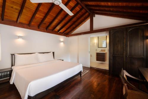 Postel nebo postele na pokoji v ubytování Jetwing Ratnam Residence