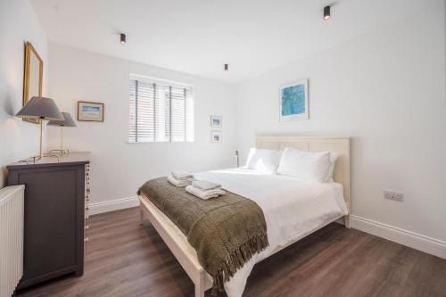 Ένα ή περισσότερα κρεβάτια σε δωμάτιο στο 1 Leiston Court, Leiston