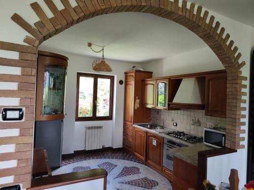 a kitchen with an archway in a house at La VILLETTA in Masera