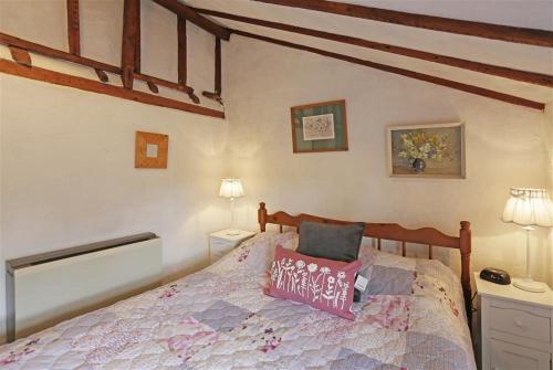 Postel nebo postele na pokoji v ubytování Rose Cottage