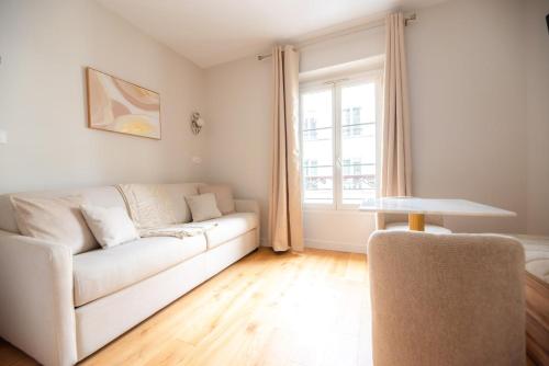 Charming Parisian Flat by Champs Elysées
