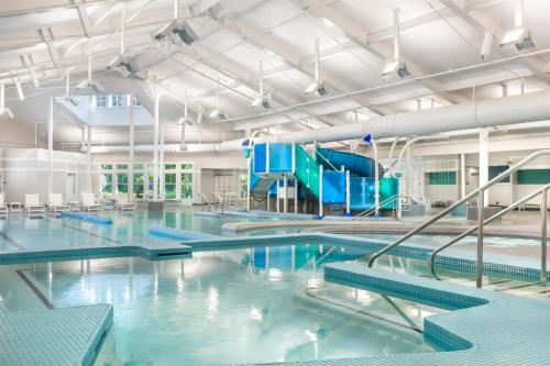 a large indoor swimming pool with blue water at Hilton Vacation Club Beachwoods Kitty Hawk in Kitty Hawk