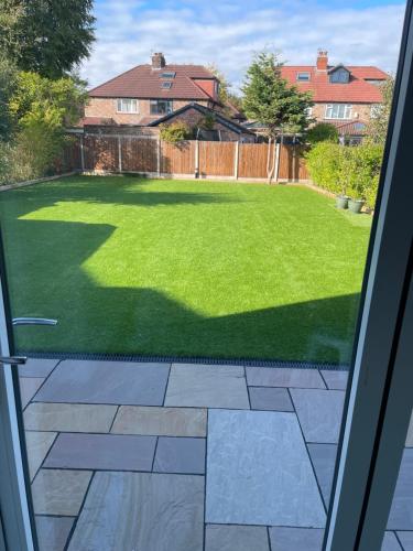 Gambar di galeri bagi A super double bedroom di Timperley